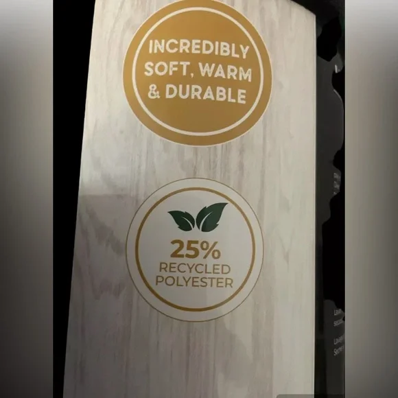 Virgin of Guadalupe plush throw - Picture 2 of 3